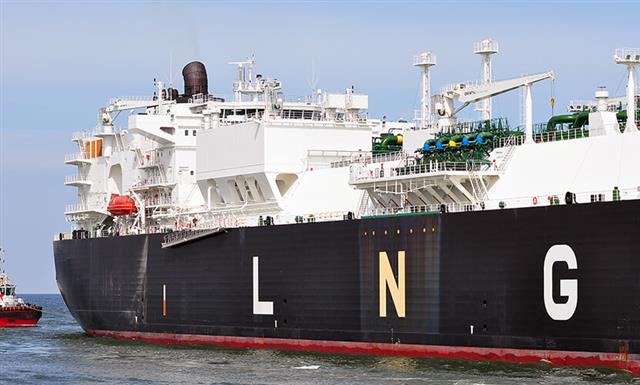 Asian LNG spot market saturated with new cargo offers